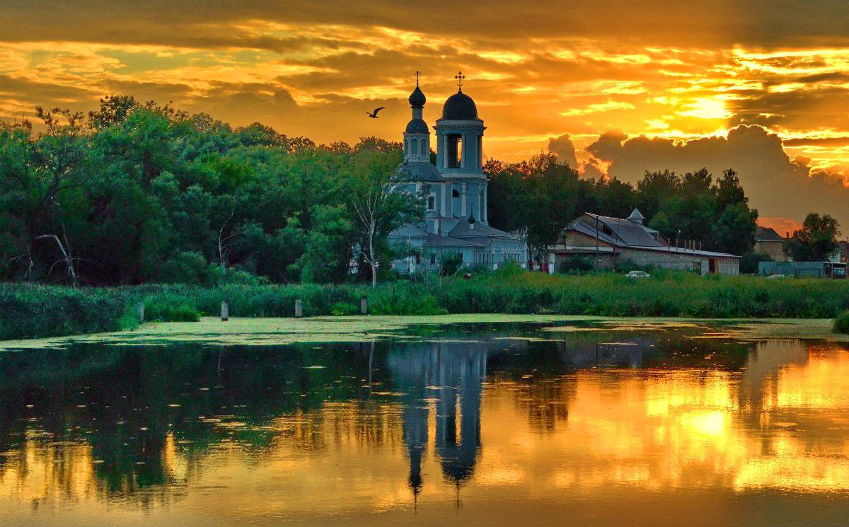 Алёховщина Церковь поздняя осень