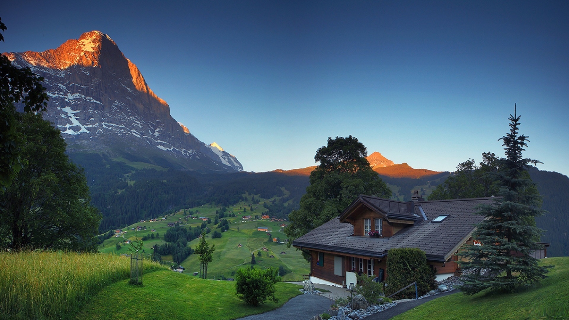 Планета загородная. Одинокий дом в горах Швейцарии. Швейцария одинокий дом. Красивый дом в горах. Уютный домик в горах.