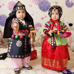 Пазл: Корейские национальные костюмы