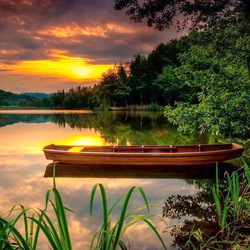 Пазл: Спускается над озером закат