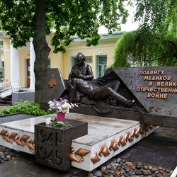 Пазл: Памятник героям-медикам в Тамбове