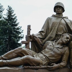 Пазл: Памятники советским воинам
