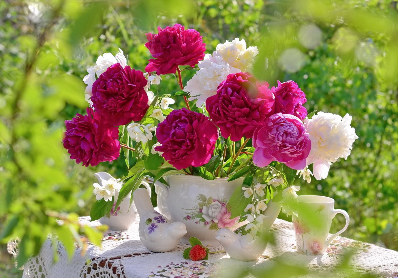 Доброе утро картинки красивые букеты цветов. Утренние цветы. Пионы. Красивые пионы. Пионы в саду.