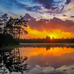 Пазл: Спускается над озером закат