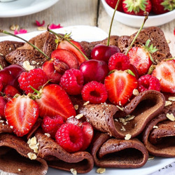 Пазл: Блинный торт с ягодами