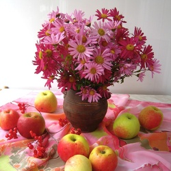 Пазл: Хризантемы и спелые яблоки 