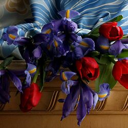 Пазл: Тюльпаны и ирисы