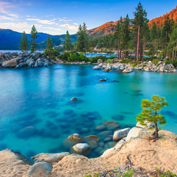 Пазл: Озеро Тахо с голубой водой в парке Калифорнии