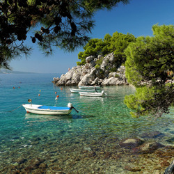 Пазл: Лодка на берегу моря