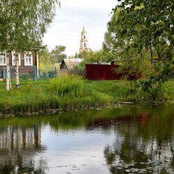 Пазл: Деревенька на берегу реки