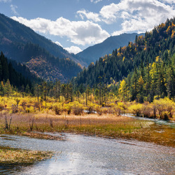 Пазл: Озеро среди гор