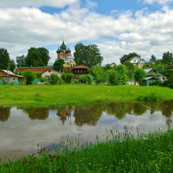 Пазл: Колокольный звон над рекой