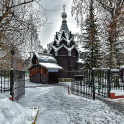 Пазл: Церковный дворик