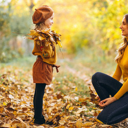Пазл: Осенняя прогулка с мамой