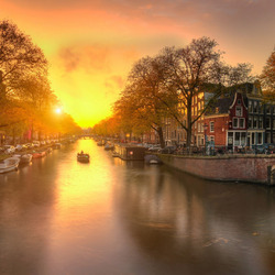 Пазл: Залитый солнцем Амстердам
