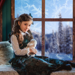 Пазл: Девочка на морозном окне