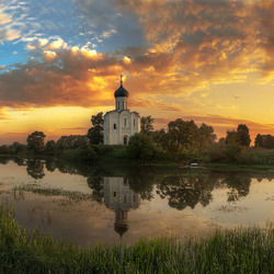 Пазл: Церковь на закате
