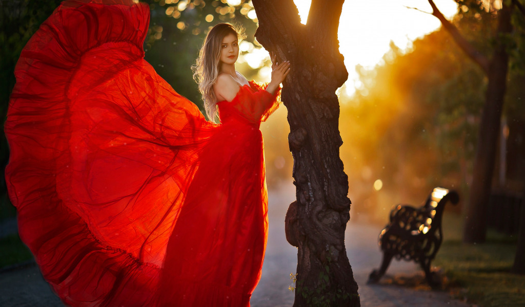 Вечернее платье женщин греции малиновое. Красное платье трек. Фотосессия в красном платье. Красные вечерние платья для женщин с животом. Алое платье 90х.