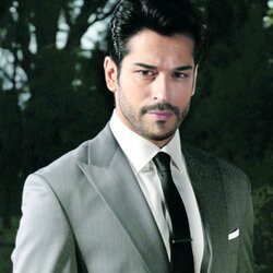 Пазл: Бурак Озчивит