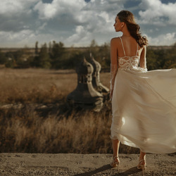 Пазл: Девушка в белом