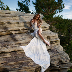 Пазл: Белое платье 
