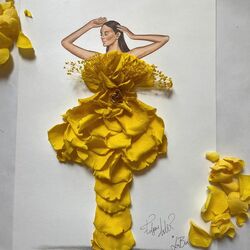 Пазл: Дама в желтом
