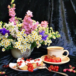 Пазл: Красочный букет на синем фоне