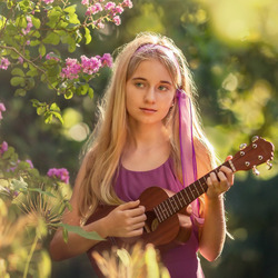 Пазл: Девочка с гитарой