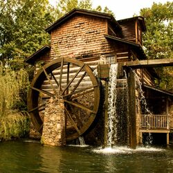 Пазл: Водяная мельница в Долливуде