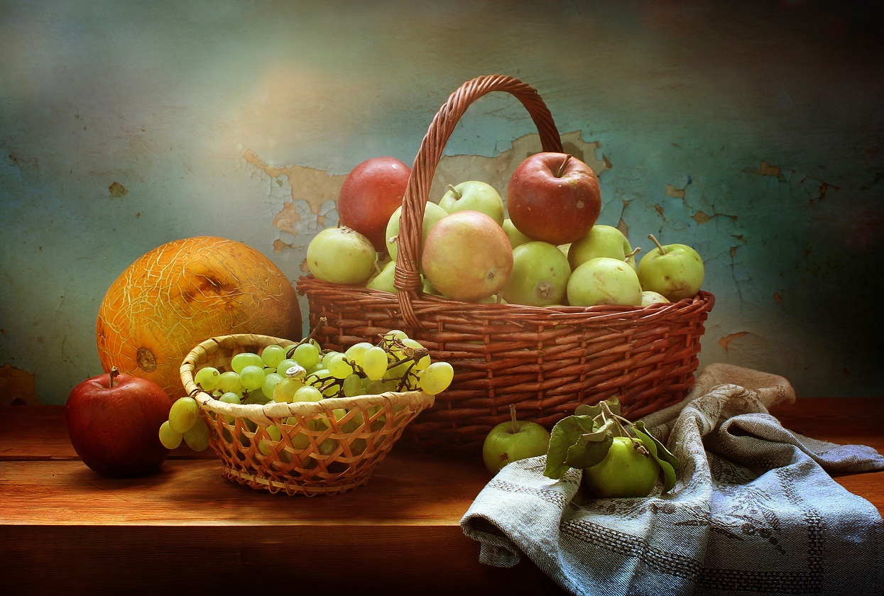 Натюрморт с дыней и яблоком