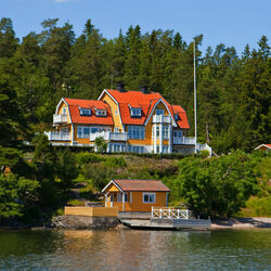 Пазл: Вилла на берегу реки