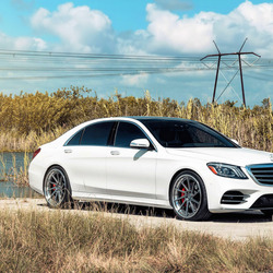 Пазл: Белый мерседес