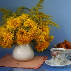 Пазл: Цветы и чай