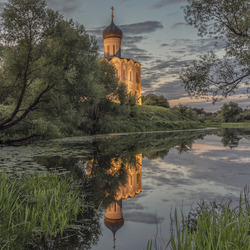Пазл: Церковь на берегу реки