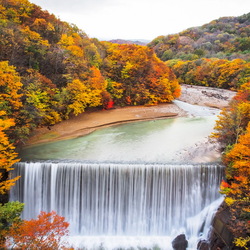Пазл: Осенний водопад