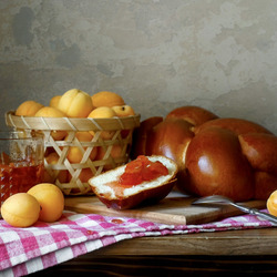 Пазл: Булочка и абрикосы