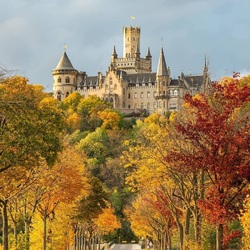 Пазл: Волшебная осень в замке Мариенбург