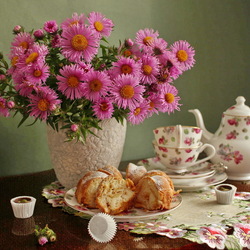Пазл: Хризантемы и чай с шарлоткой