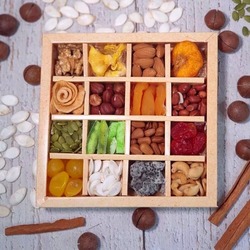 Пазл: Коробочка с орехами и сухофруктами