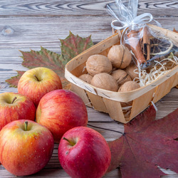 Пазл: Орешки и яблочки