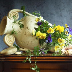 Пазл: Ваза и анютины глазки