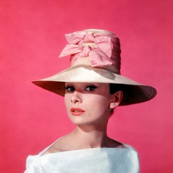 Пазл: Одри Хепберн и её шляпы