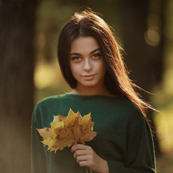 Пазл: Осенний лист в руке