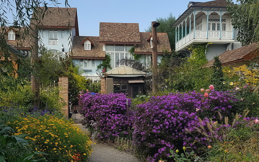 Пазл «Грузинский дворик» из 240 элементов | Собрать онлайн пазл №287677