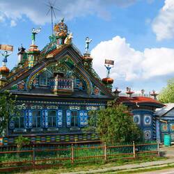 Пазл: Красивый резной дом