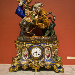 Пазл: Часы в фарфоре