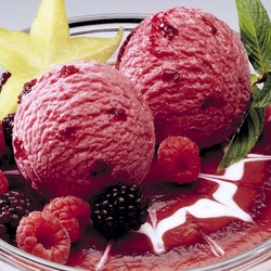 Пазл: Нежное малиновое мороженое