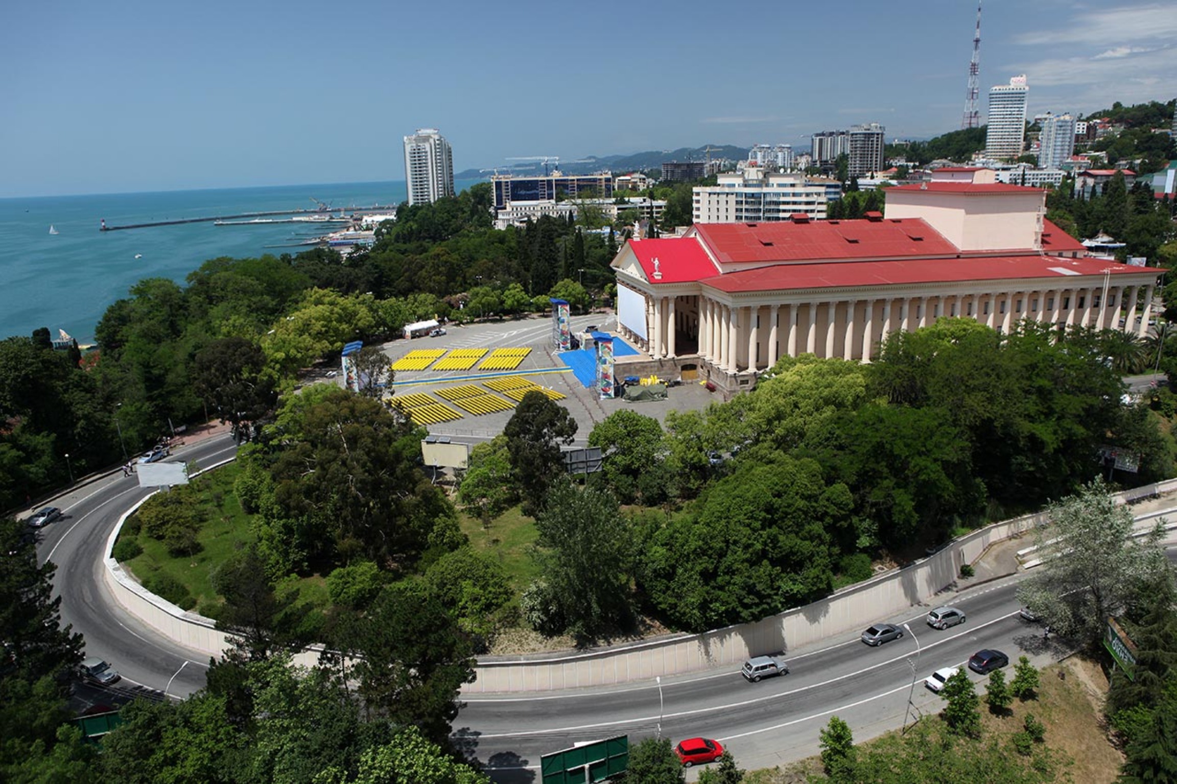 Сочи ул цветная. Сочи центр города. Зимний театр г. Сочи. Курортный город Сочи.