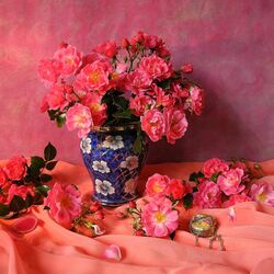 Пазл: Шиповник в голубой вазе
