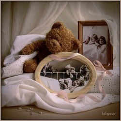 Пазл: Девочки с мишкой